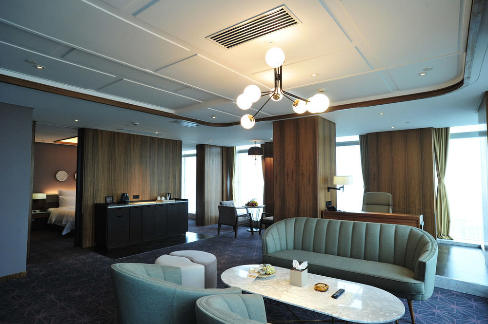 Chongqing The Lotus Hotel Екстериор снимка