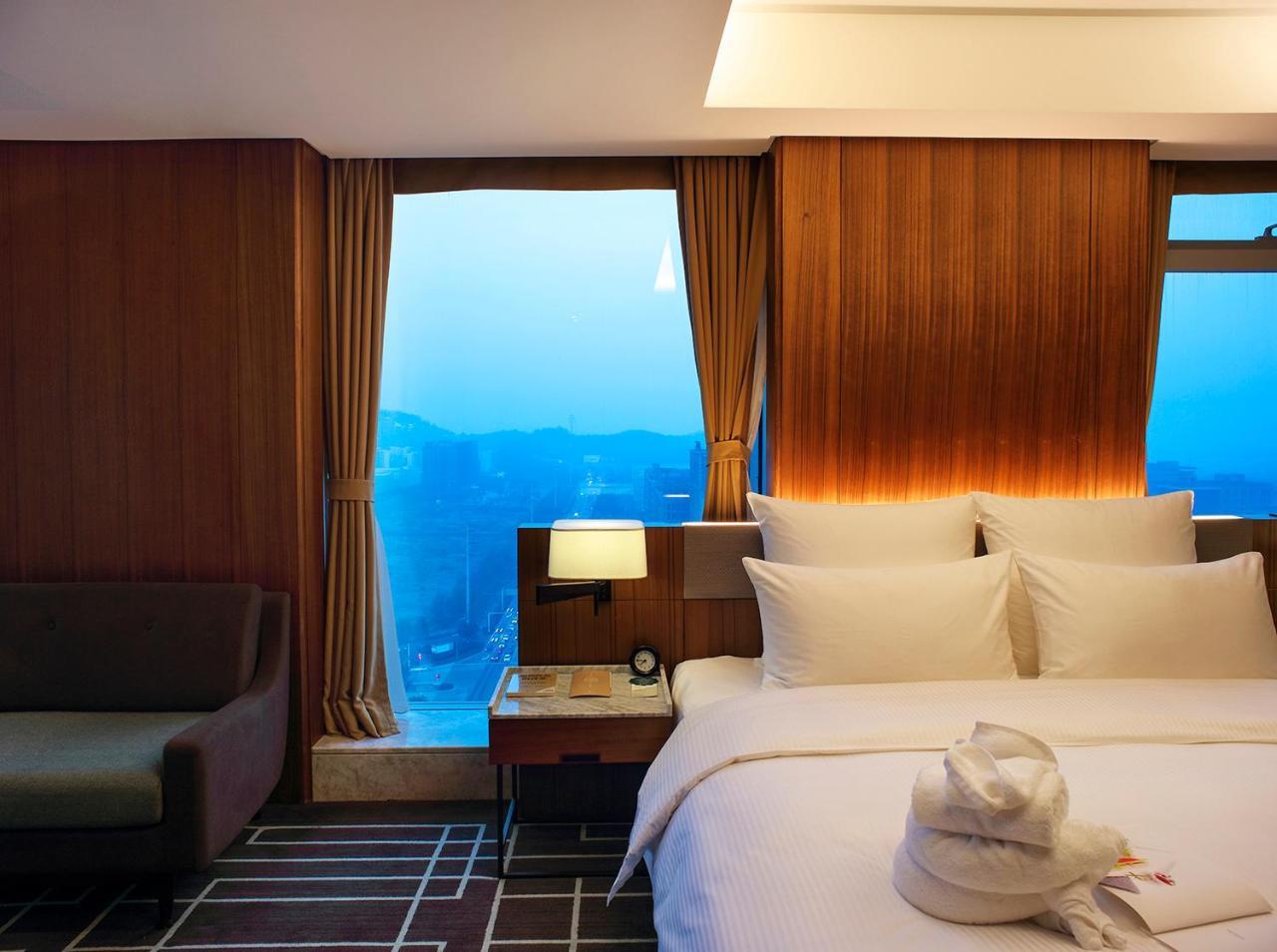 Chongqing The Lotus Hotel Екстериор снимка